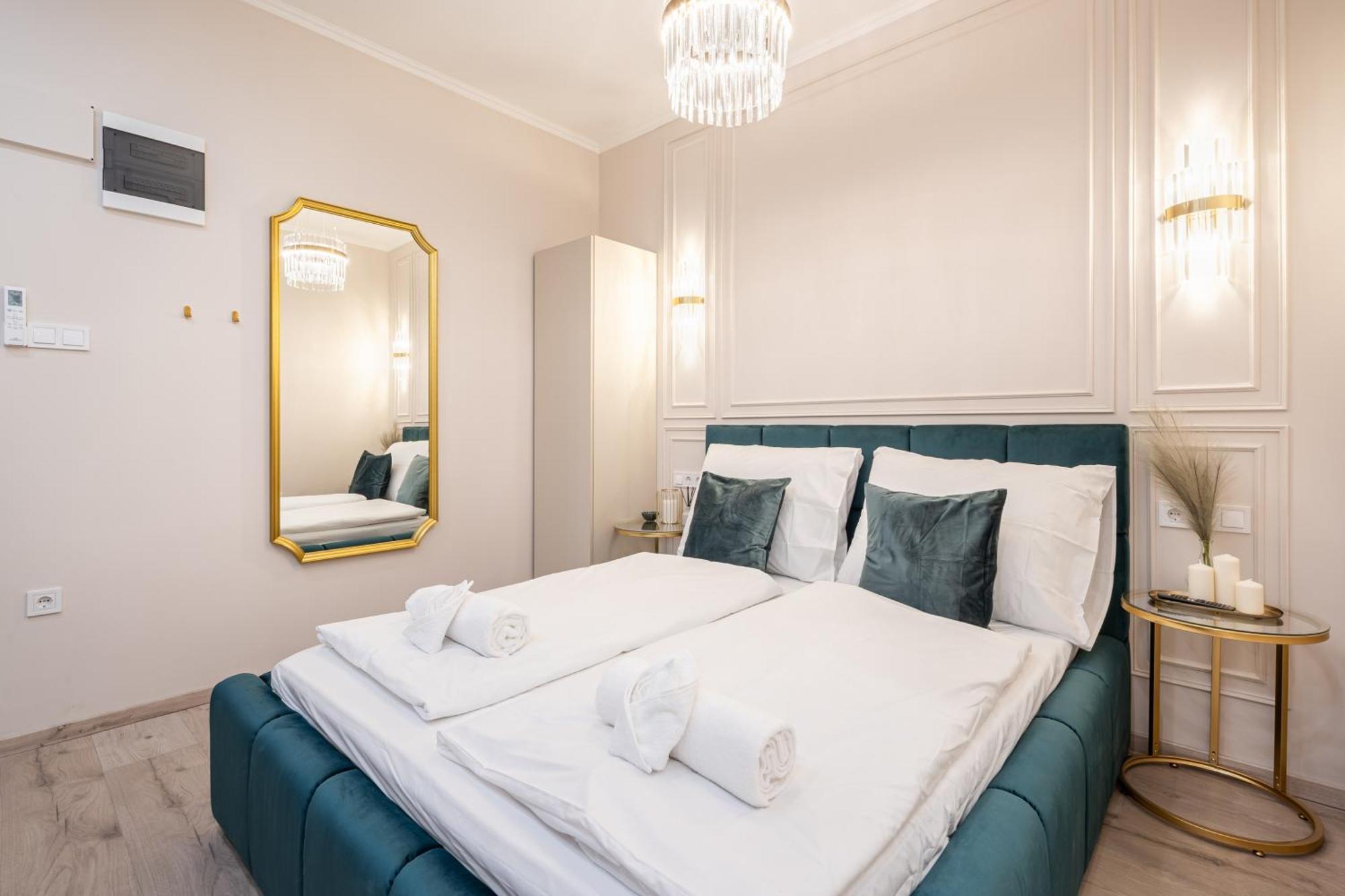 Kiraly 33 - Hidden Gem - Location By Bqa Apartamento *