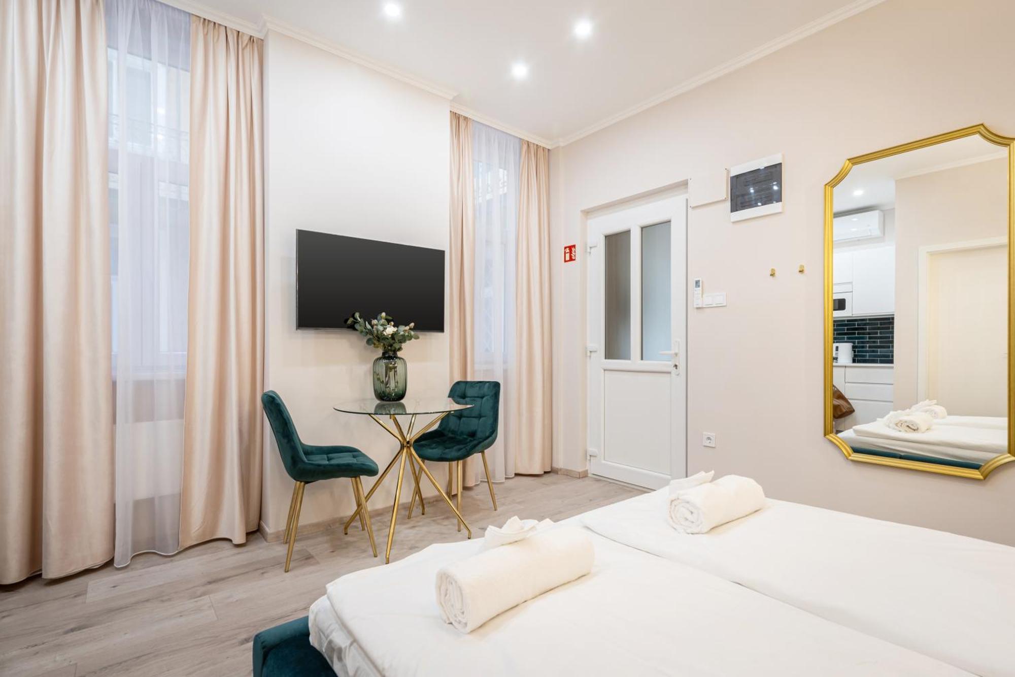 Kiraly 33 - Hidden Gem - Location By Bqa Apartamento