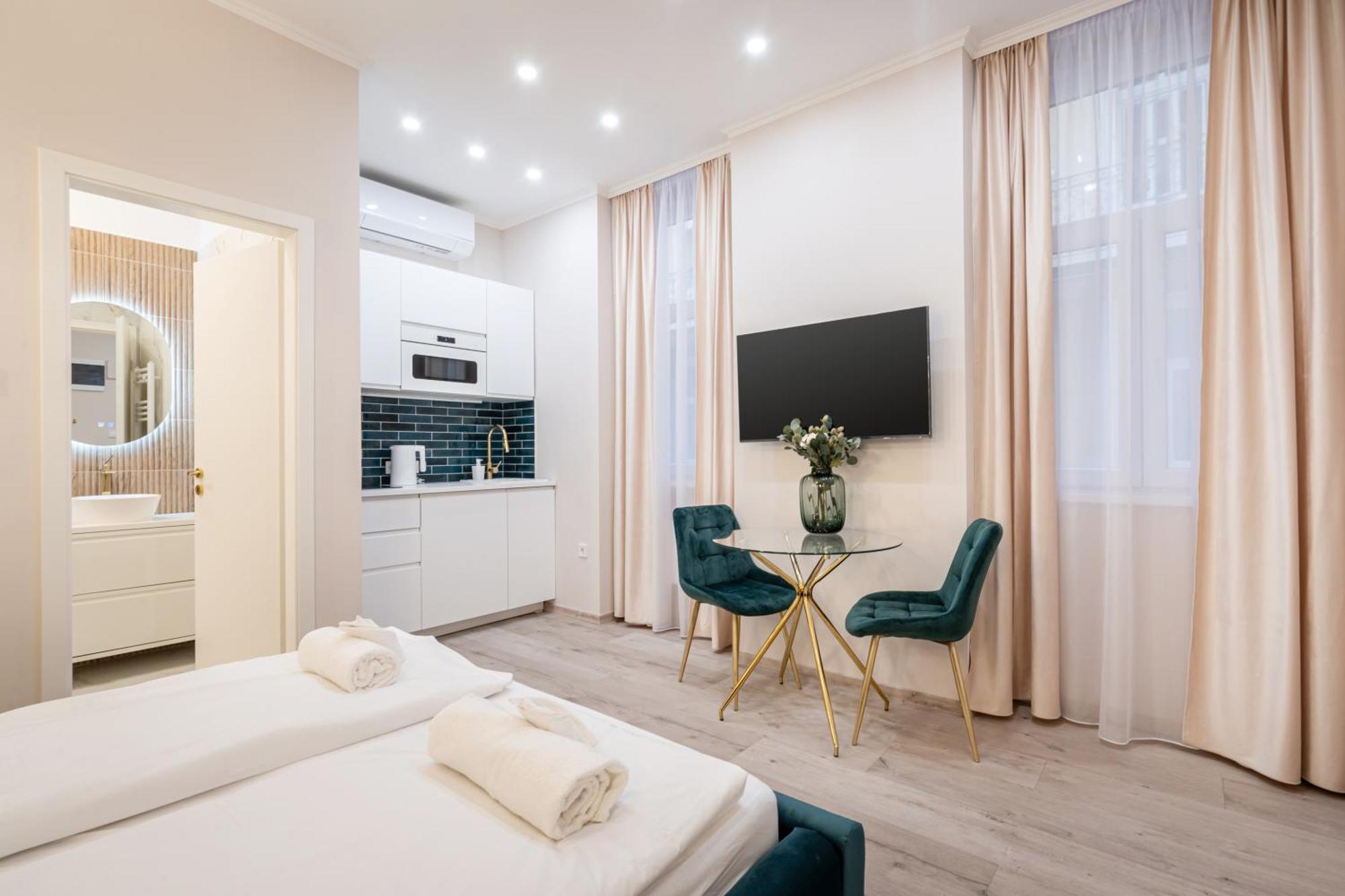 Kiraly 33 - Hidden Gem - Location By Bqa Apartamento *